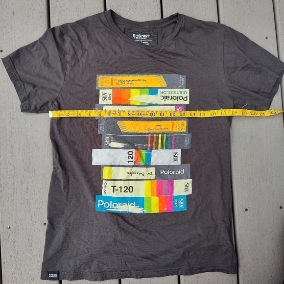 Embrace T-shirt Stockholm Polaroid Video VHS Retro Gray Crew Neck Tee Mens Small - Picture 9 of 11